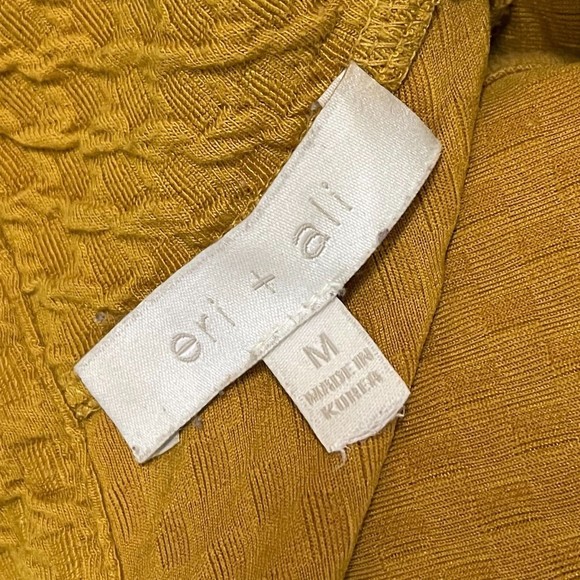 ERI + ALI Textured Sleeveless Large Button Tank Top / Mustard Yellow / Medium - Picture 3 of 6